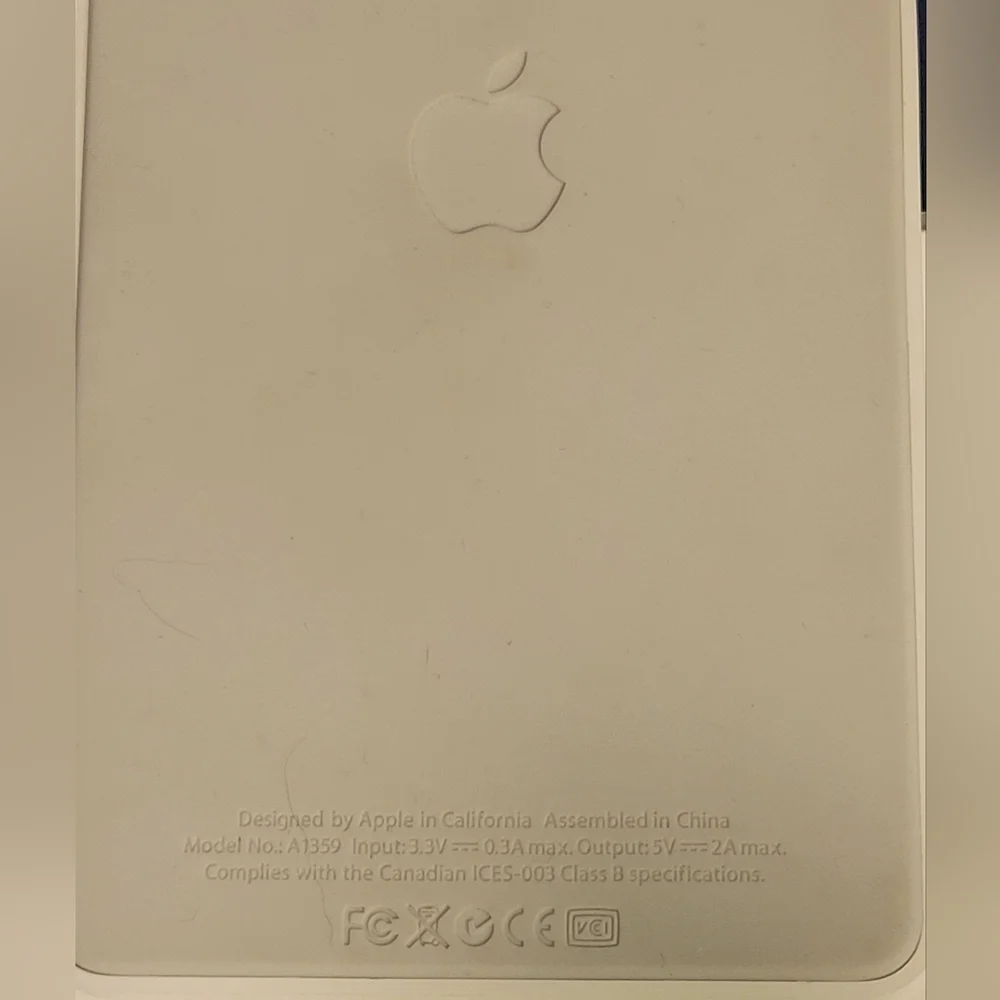APPLE KEYBOARD DOCK for iPad/iPod/iPhone White Model A1359 Untested